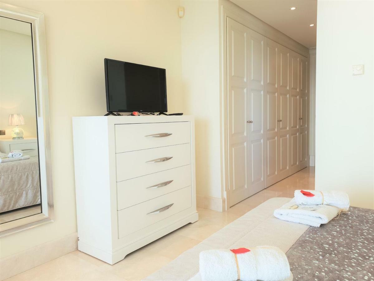 Luxury Apartment Frontal To The Sea In Estepona Doncella Beach Exterior photo